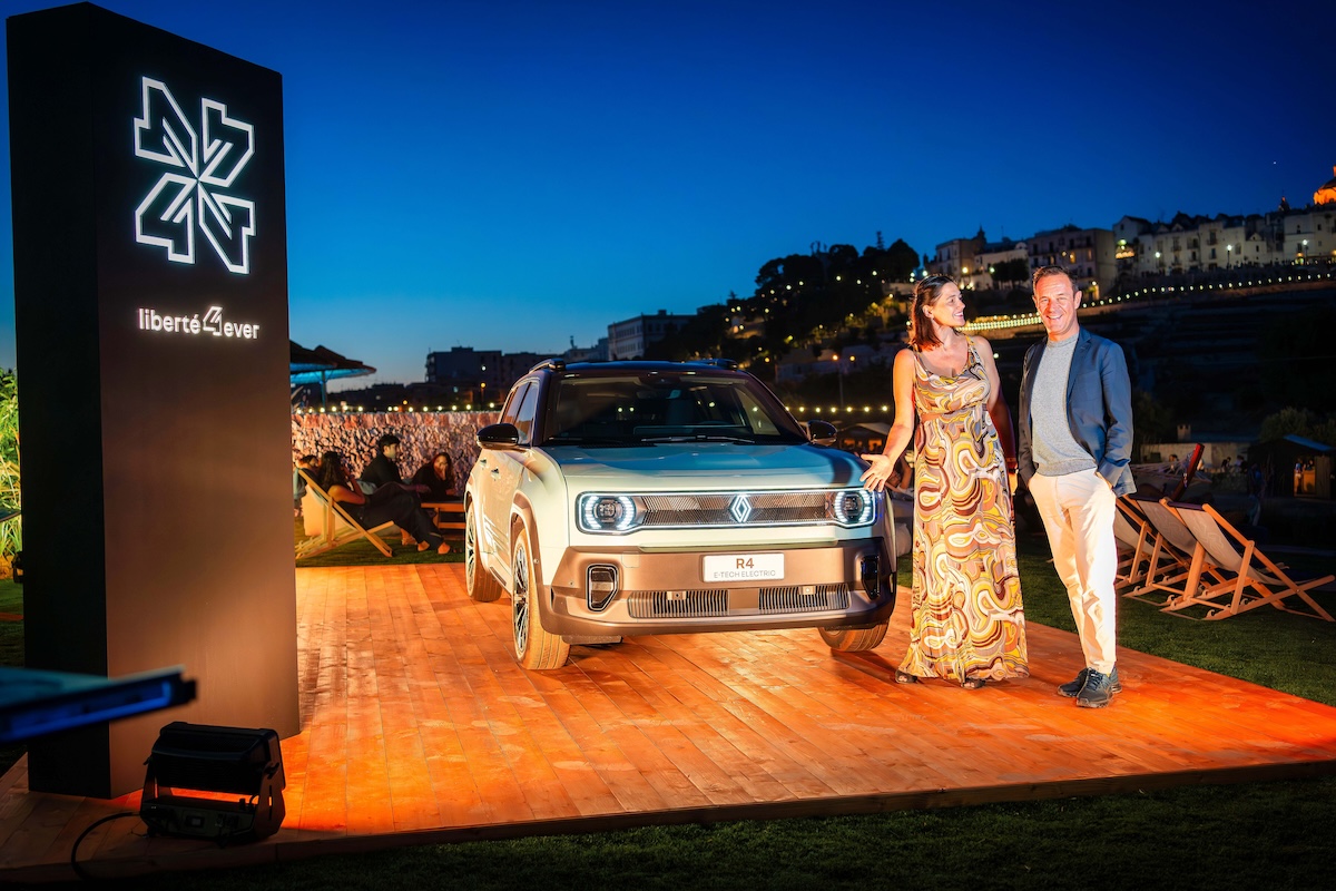 Renault R4 E-Tech protagonista al Viva! Festival 2025 in Puglia