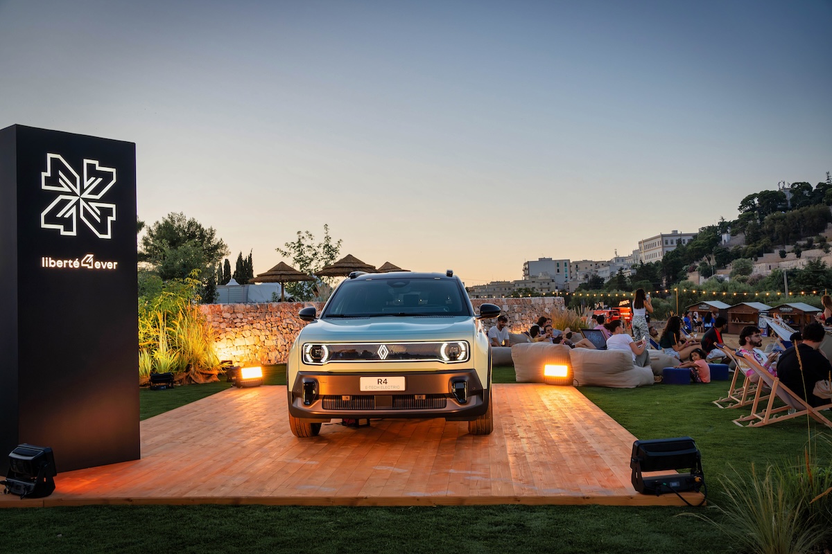 Renault R4 E-Tech protagonista al Viva! Festival 2025 in Puglia