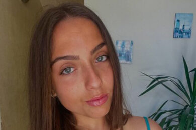 Simona Cinà, la pallavolista 20enne morta in piscina: dalle tracce di sangue all’assenza di alcol. Tutti i punti da chiarire