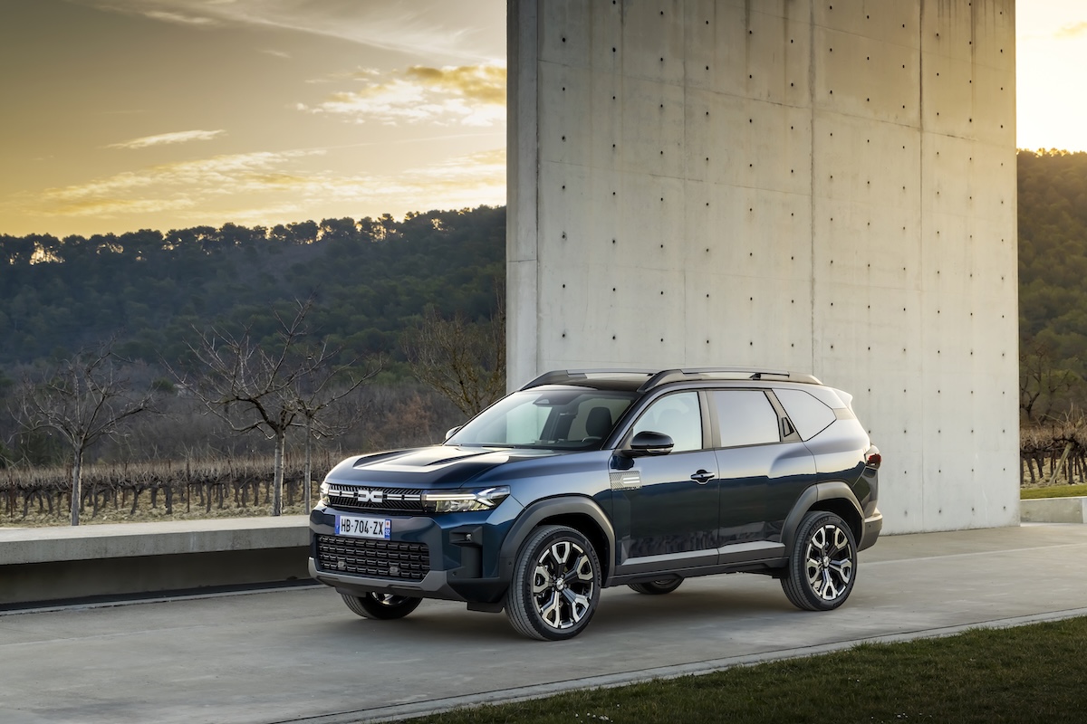 Dacia Bigster debutta con stile: robusto, essenziale e senza fronzoli Dacia Bigster debutta con stile: robusto, essenziale e senza fronzoli