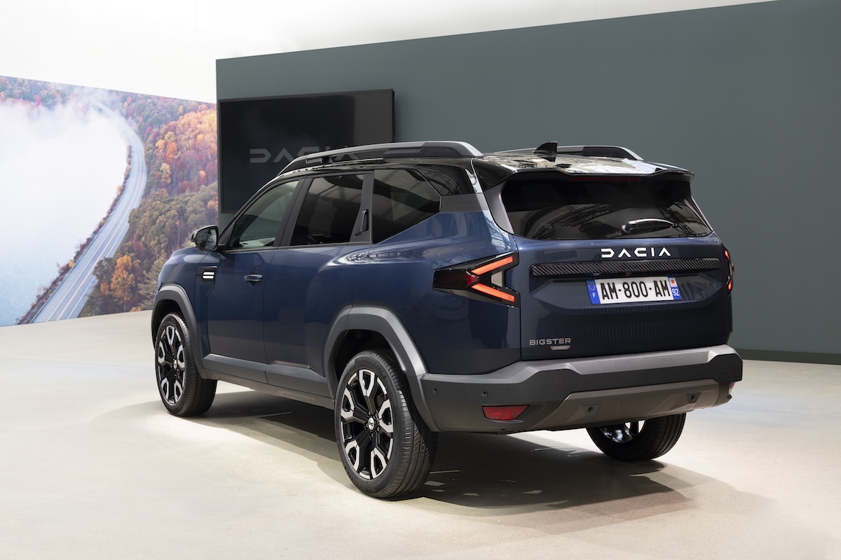 Dacia Bigster debutta con stile: robusto, essenziale e senza fronzoli Dacia Bigster debutta con stile: robusto, essenziale e senza fronzoli