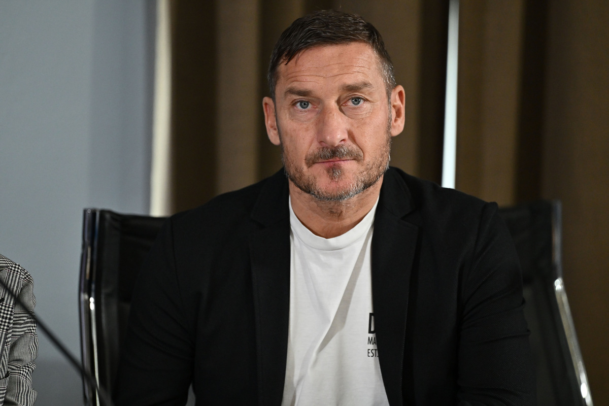 Totti, la grana del ripostiglio abusivo. Non solo Ilary, pure il contenzioso col Comune di Roma Totti, la grana del ripostiglio abusivo. Non solo Ilary, pure il contenzioso col Comune di Roma