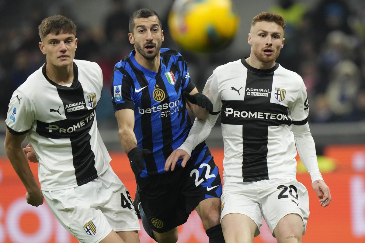 Galleria foto 'Calciomercato, Inter e Milan allarme: Leoni-Liverpool. Raspadori-Atletico Madrid. E Hjulmand-Juventus… Le trattative' - foto 1