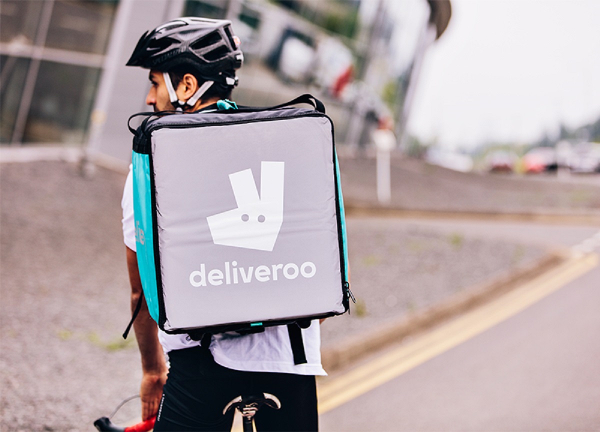Il food delivery rivoluziona l’estate: ordini Deliveroo raddoppiati sulle spiagge italiane, boom a Jesolo e Riccione Il food delivery rivoluziona l’estate: ordini Deliveroo raddoppiati sulle spiagge italiane, boom a Jesolo e Riccione