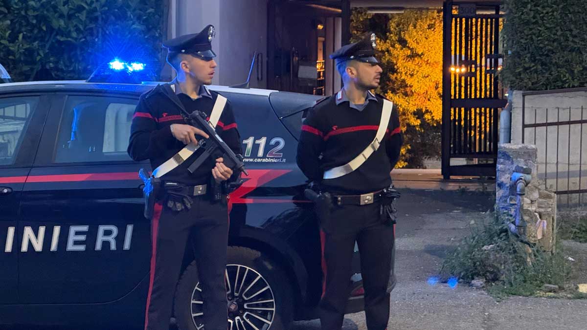 Mafia: 41 ordini di carcerazione, arresti in corso a Bari. Trovato arsenale di armi Mafia: 41 ordini di carcerazione, arresti in corso a Bari. Trovato arsenale di armi