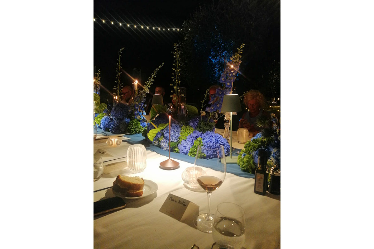 Monica Setta, torta Dior e 61 bottiglie di champagne per il favoloso compleanno in masseria. FOTO Monica Setta, torta Dior e 61 bottiglie di champagne per il favoloso compleanno in masseria. FOTO
