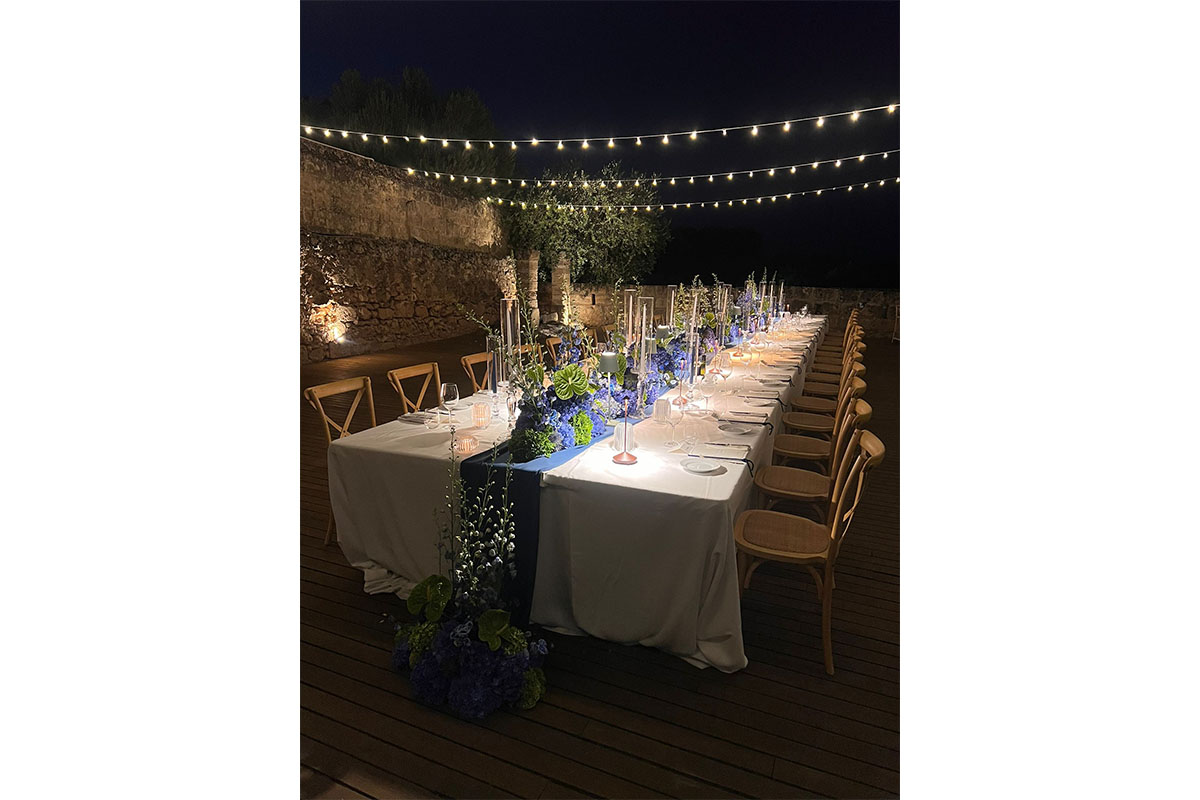 Monica Setta, torta Dior e 61 bottiglie di champagne per il favoloso compleanno in masseria. FOTO Monica Setta, torta Dior e 61 bottiglie di champagne per il favoloso compleanno in masseria. FOTO