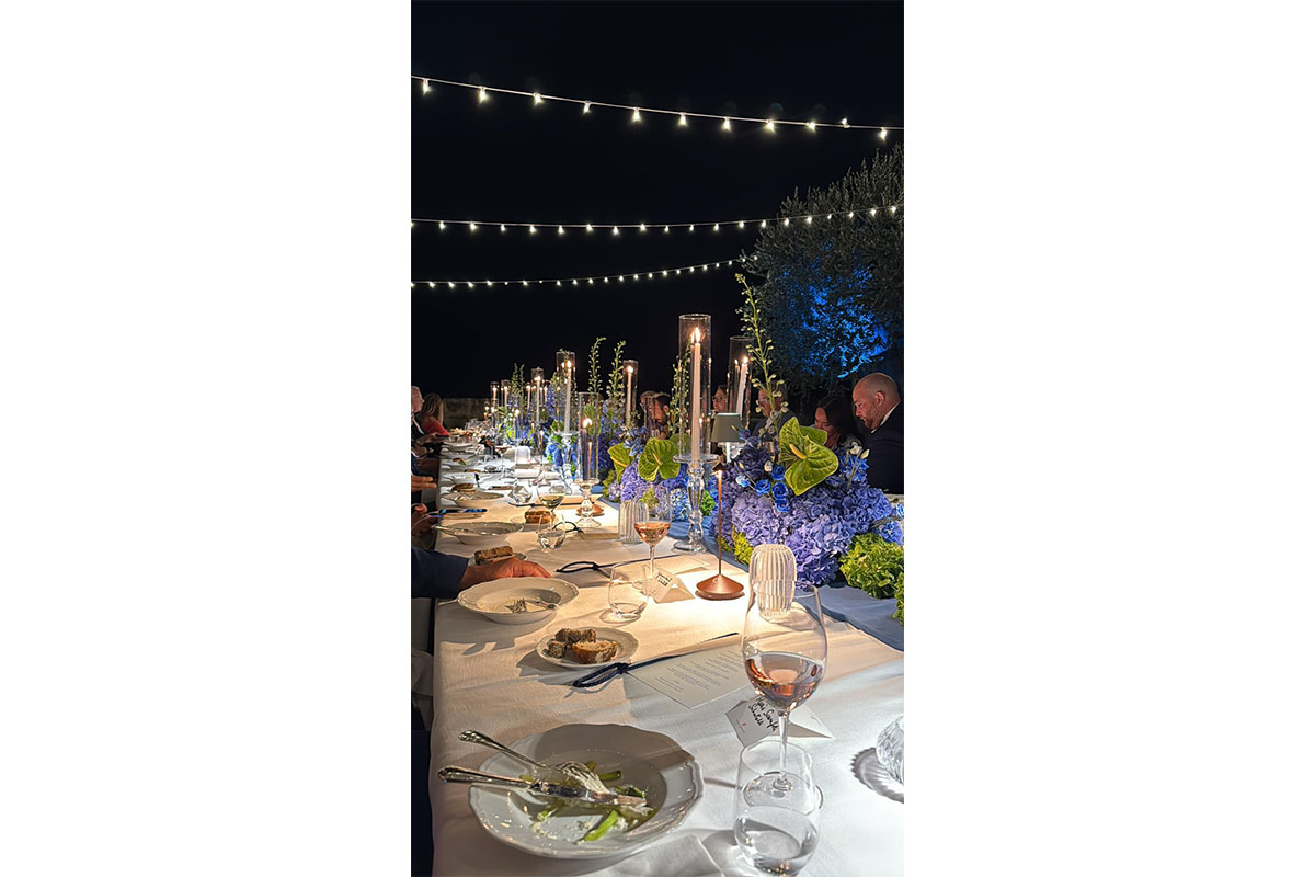 Monica Setta, torta Dior e 61 bottiglie di champagne per il favoloso compleanno in masseria. FOTO Monica Setta, torta Dior e 61 bottiglie di champagne per il favoloso compleanno in masseria. FOTO