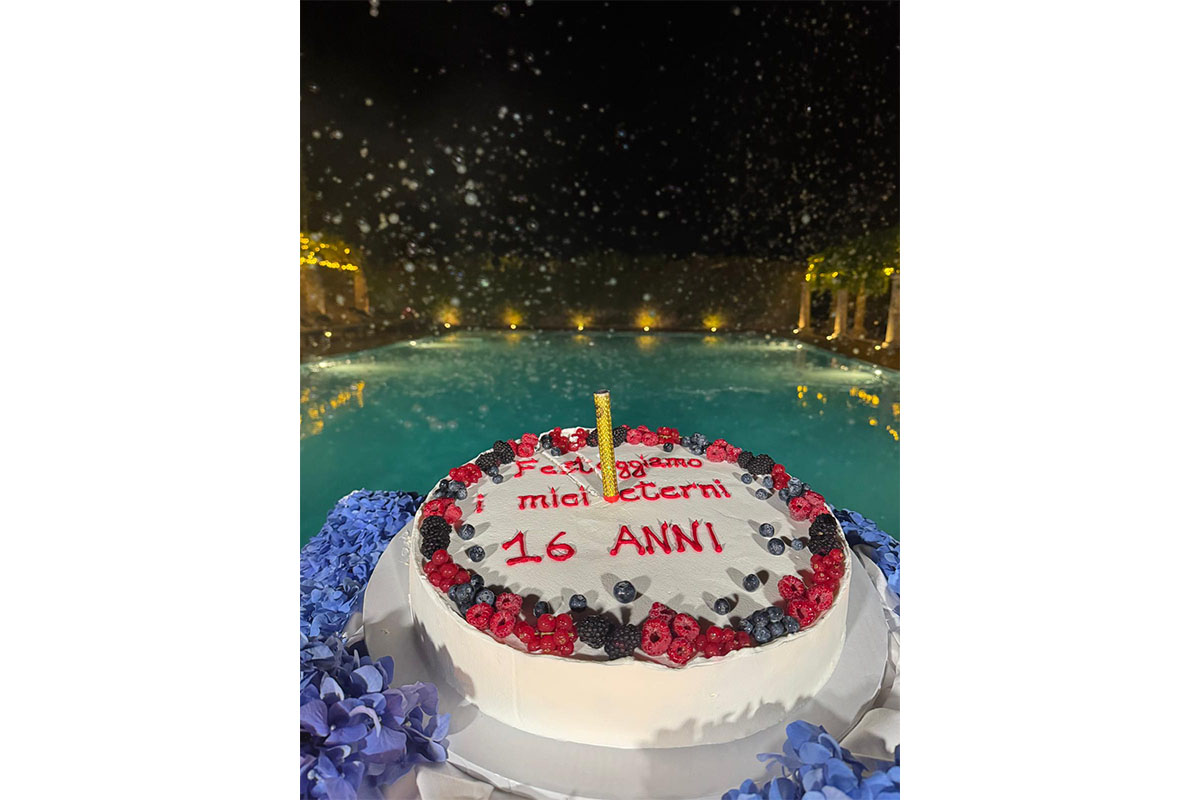 Monica Setta, torta Dior e 61 bottiglie di champagne per il favoloso compleanno in masseria. FOTO Monica Setta, torta Dior e 61 bottiglie di champagne per il favoloso compleanno in masseria. FOTO