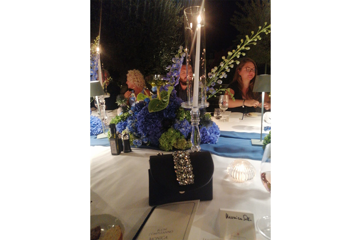 Monica Setta, torta Dior e 61 bottiglie di champagne per il favoloso compleanno in masseria. FOTO Monica Setta, torta Dior e 61 bottiglie di champagne per il favoloso compleanno in masseria. FOTO