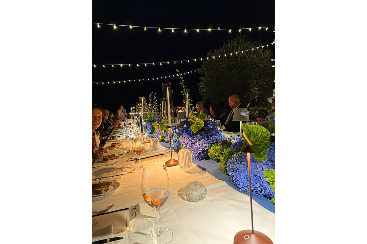 Monica Setta, torta Dior e 61 bottiglie di champagne per il favoloso compleanno in masseria. FOTO Monica Setta, torta Dior e 61 bottiglie di champagne per il favoloso compleanno in masseria. FOTO
