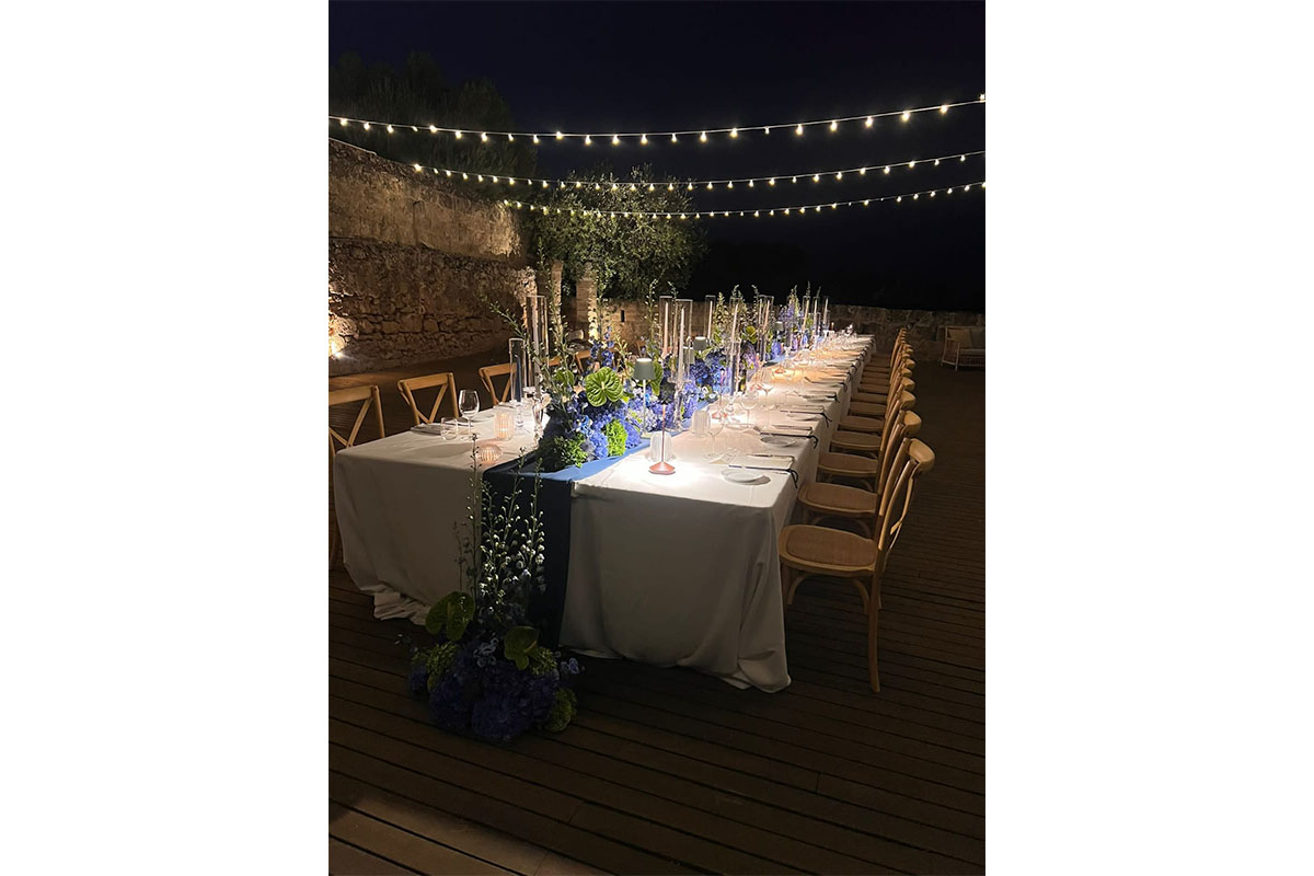 Monica Setta, torta Dior e 61 bottiglie di champagne per il favoloso compleanno in masseria. FOTO Monica Setta, torta Dior e 61 bottiglie di champagne per il favoloso compleanno in masseria. FOTO