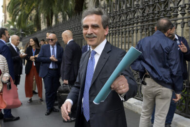 Mps oltre le attese, 892 milioni di utili e ricavi sopra i 2 miliardi. Lovaglio: “Con Mediobanca puntiamo alla leadership”