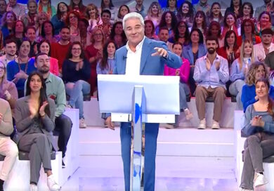 Ascolti tv, Insegno senza pietà con Papi: Reazione a Catena fa a pezzi Sarabanda. Amadeus s’impenna, mentre Gerry Scotti e La Ruota della Fortuna…