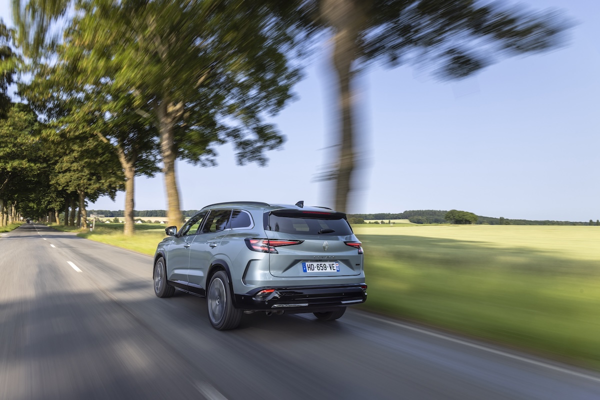 Renault Espace si rifà il look: nuovo stile, più comfort, zero compromessi