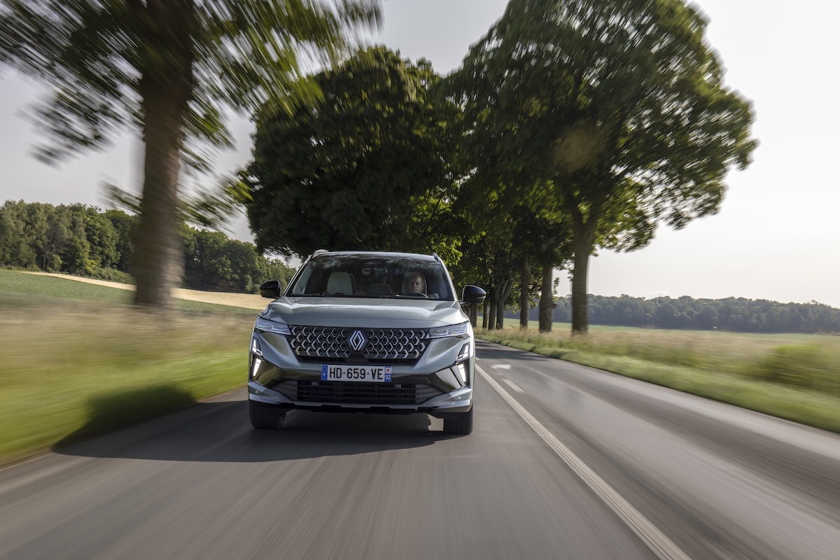 Renault Espace si rifà il look: nuovo stile, più comfort, zero compromessi