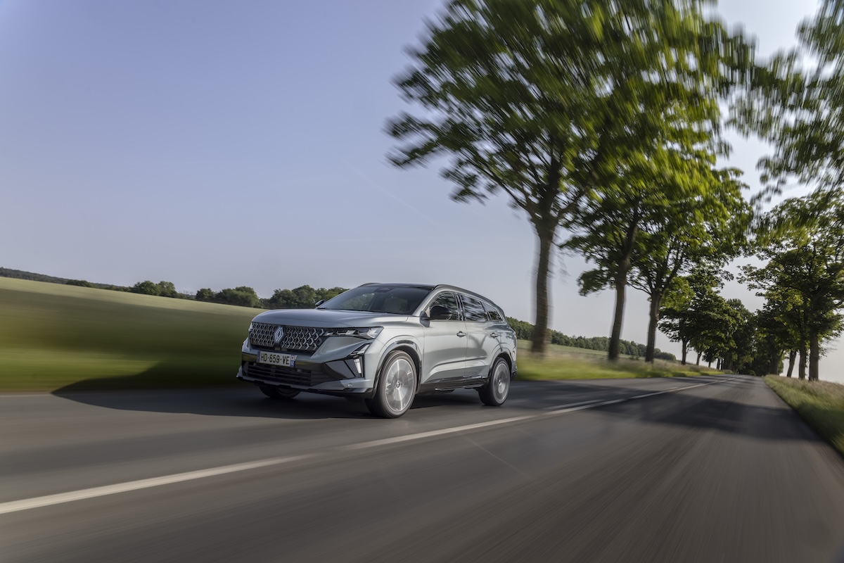 Renault Espace si rifà il look: nuovo stile, più comfort, zero compromessi
