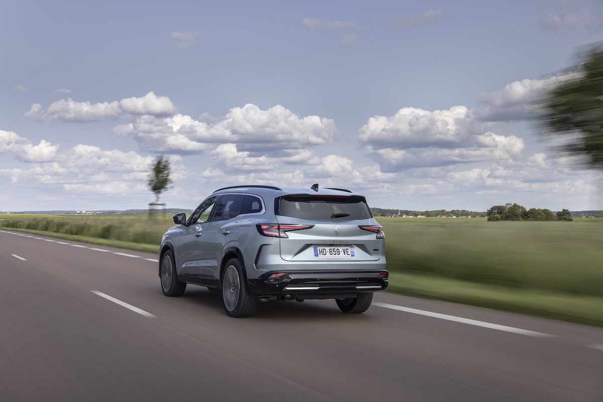 Renault Espace si rifà il look: nuovo stile, più comfort, zero compromessi