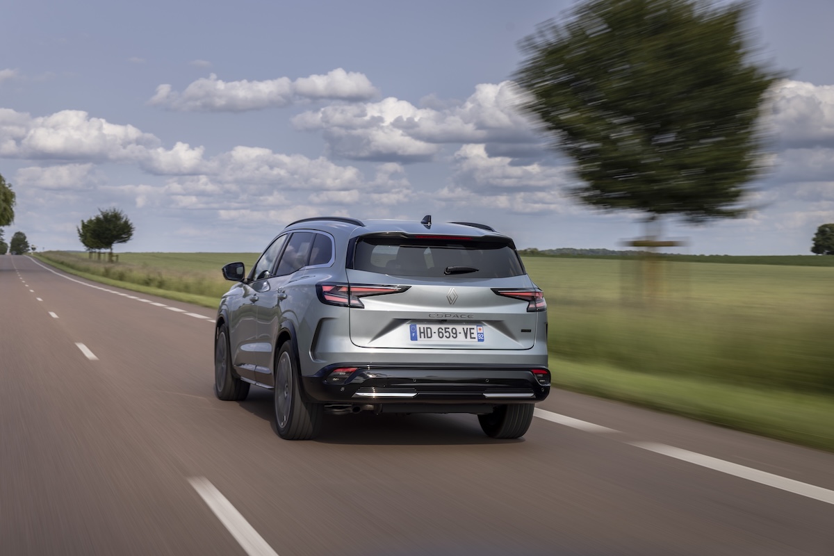 Renault Espace si rifà il look: nuovo stile, più comfort, zero compromessi