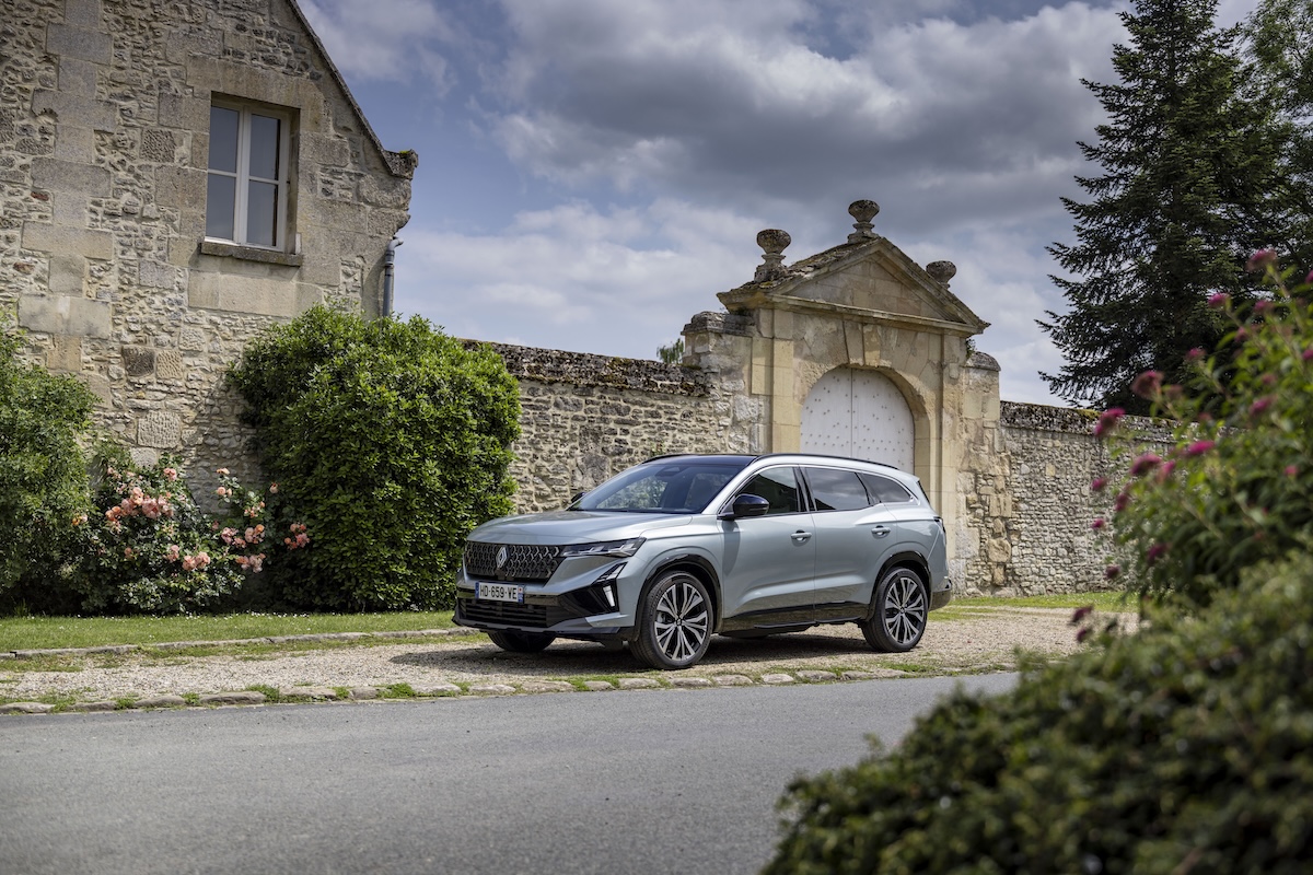 Renault Espace si rifà il look: nuovo stile, più comfort, zero compromessi