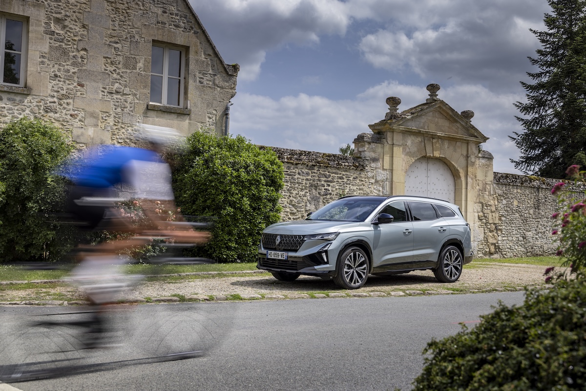 Renault Espace si rifà il look: nuovo stile, più comfort, zero compromessi