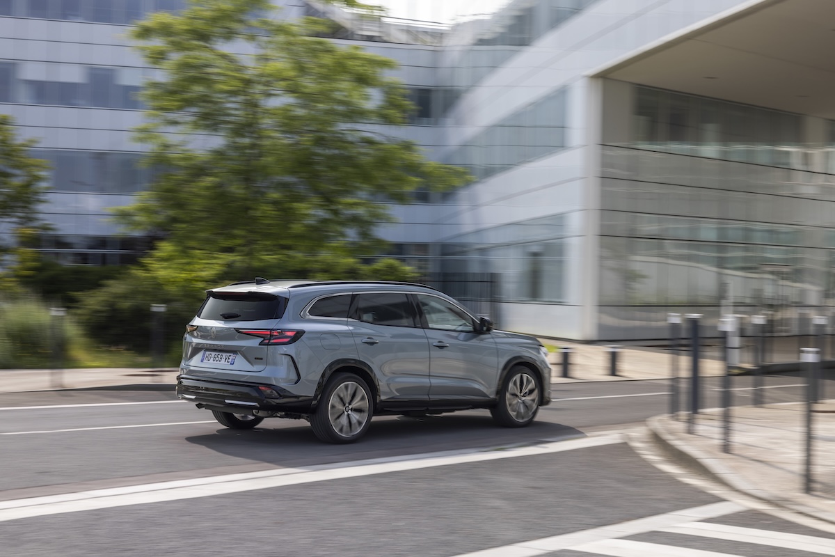 Renault Espace si rifà il look: nuovo stile, più comfort, zero compromessi