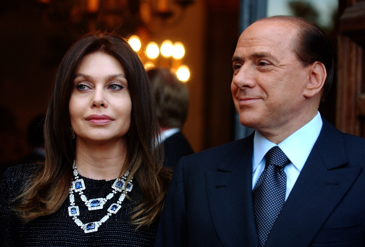 Veronica Lario, la pioggia manda in rosso la società immobiliare dell’ex di Silvio Berlusconi. Persi oltre 2 milioni