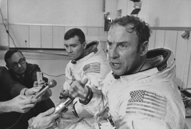 E’ morto James Lovell, addio alla leggenda di Apollo 13 – “Houston, abbiamo un problema”, la sua frase entrata nella storia