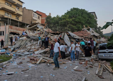 Terremoto in Turchia, dramma a Sindirgi: gravi danni e c’è anche un morto