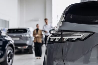 Come scelgono l’auto gli italiani: la classifica dei criteri più importanti