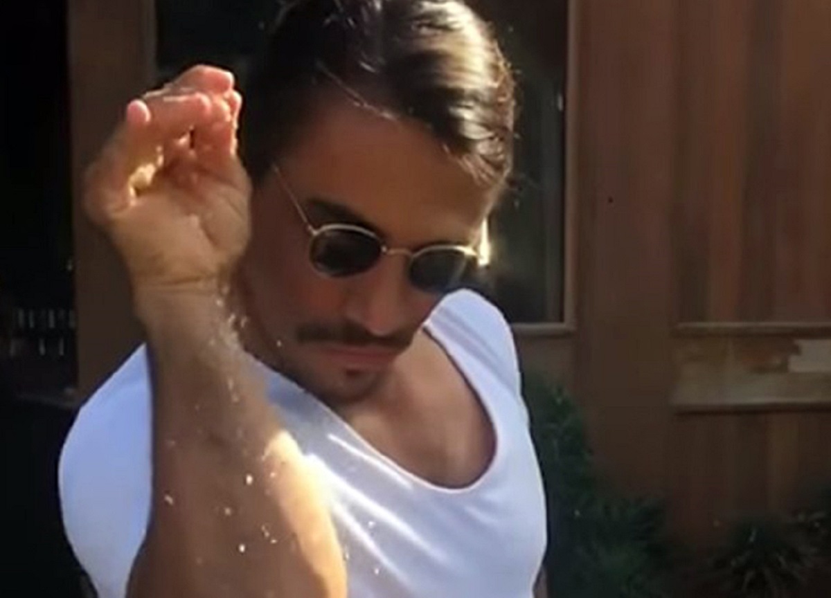 Salt Bae: “La notte in un cui la mia vita è cambiata. Il tavolo di Maradona, Bocelli e il bacio alla Coppa” Salt Bae: “La notte in un cui la mia vita è cambiata. Il tavolo di Maradona, Bocelli e il bacio alla Coppa”