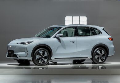 Geely debutta in Italia con l’EX5 elettrico e il tour “Vedere Oltre”