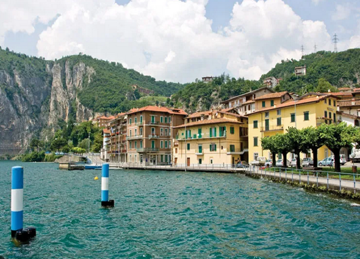Investita da una barca mentre fa il bagno nel Lago d’Iseo, morta 65enne. Bergamo sotto choc Investita da una barca mentre fa il bagno nel Lago d’Iseo, morta 65enne. Bergamo sotto choc