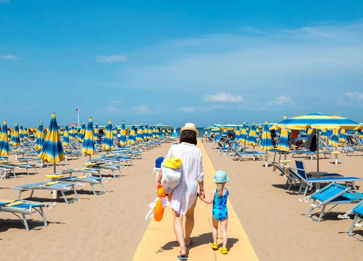Caro vacanze estive, anche l’Istat certifica: aumenti per aerei, traghetti e ombrelloni Caro vacanze estive, anche l’Istat certifica: aumenti per aerei, traghetti e ombrelloni