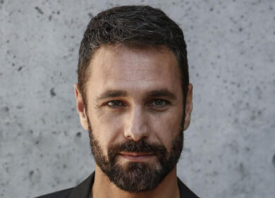 Raoul Bova registra il suo marchio “occhi spaccanti”. L’obiettivo? Frenare la diffusione degli audio virali