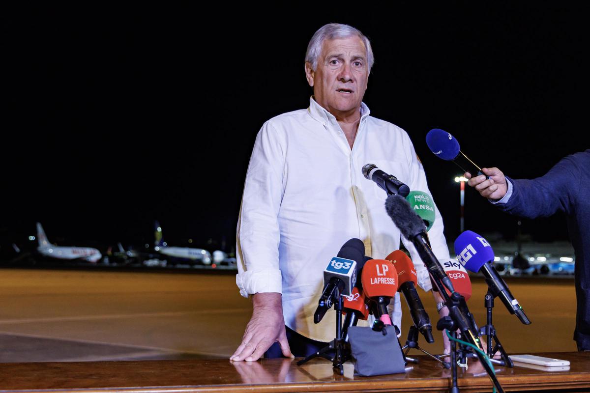 Medio Oriente: Tajani a Ciampino accoglie bambini Gaza, ‘Italia in prima fila per aiutare popolazione che soffre’ Medio Oriente: Tajani a Ciampino accoglie bambini Gaza, ‘Italia in prima fila per aiutare popolazione che soffre’