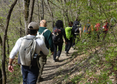 Montagne prese d’assalto e spiagge mezze vuote. Il Ferragosto anomalo e le preoccupazioni in vetta
