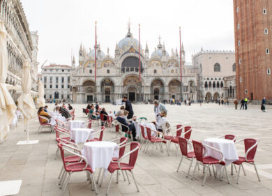 Venezia, nuovo scontrino choc: il post di un blogger scatena i social. “Due caffè, due birre e quattro bibite? 81 euro”