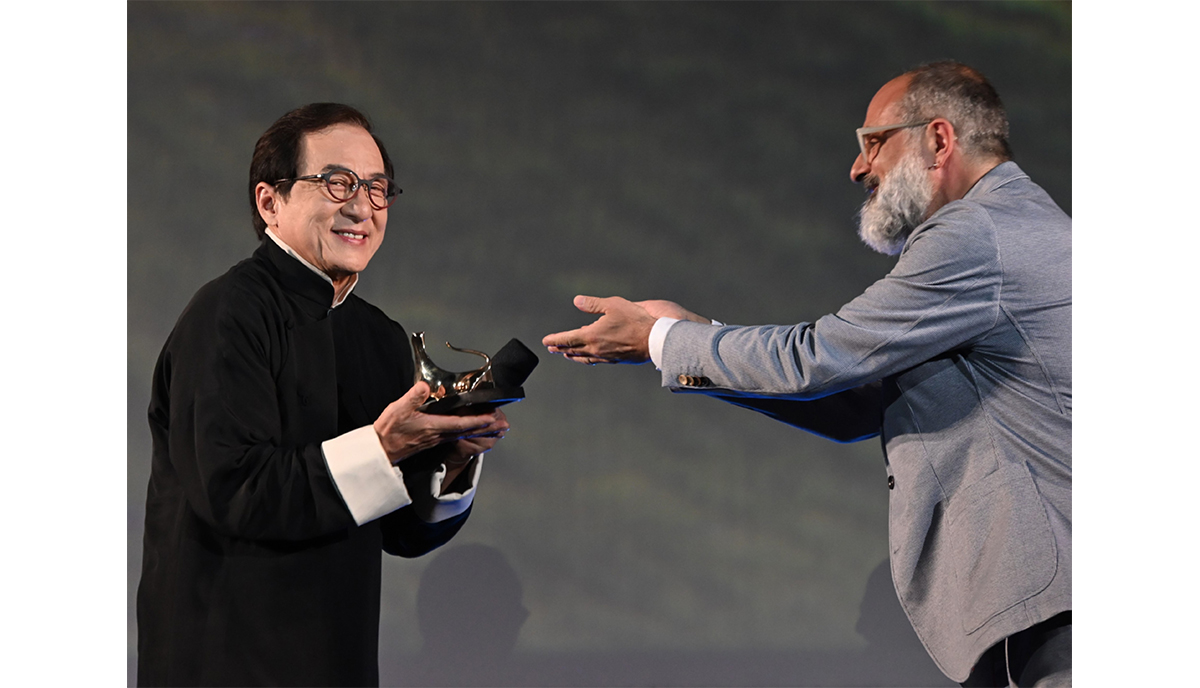 Jackie Chan riceve Pardo alla Carriera al Locarno78 Jackie Chan riceve Pardo alla Carriera al Locarno78