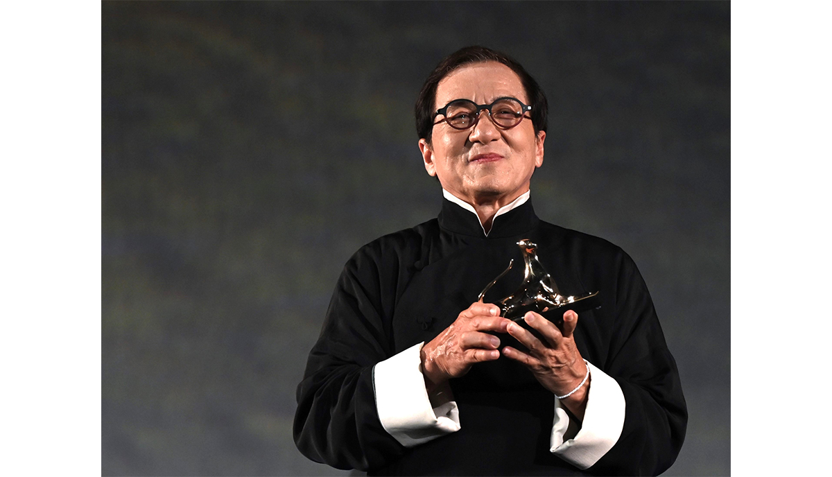 Jackie Chan riceve Pardo alla Carriera al Locarno78 Jackie Chan riceve Pardo alla Carriera al Locarno78