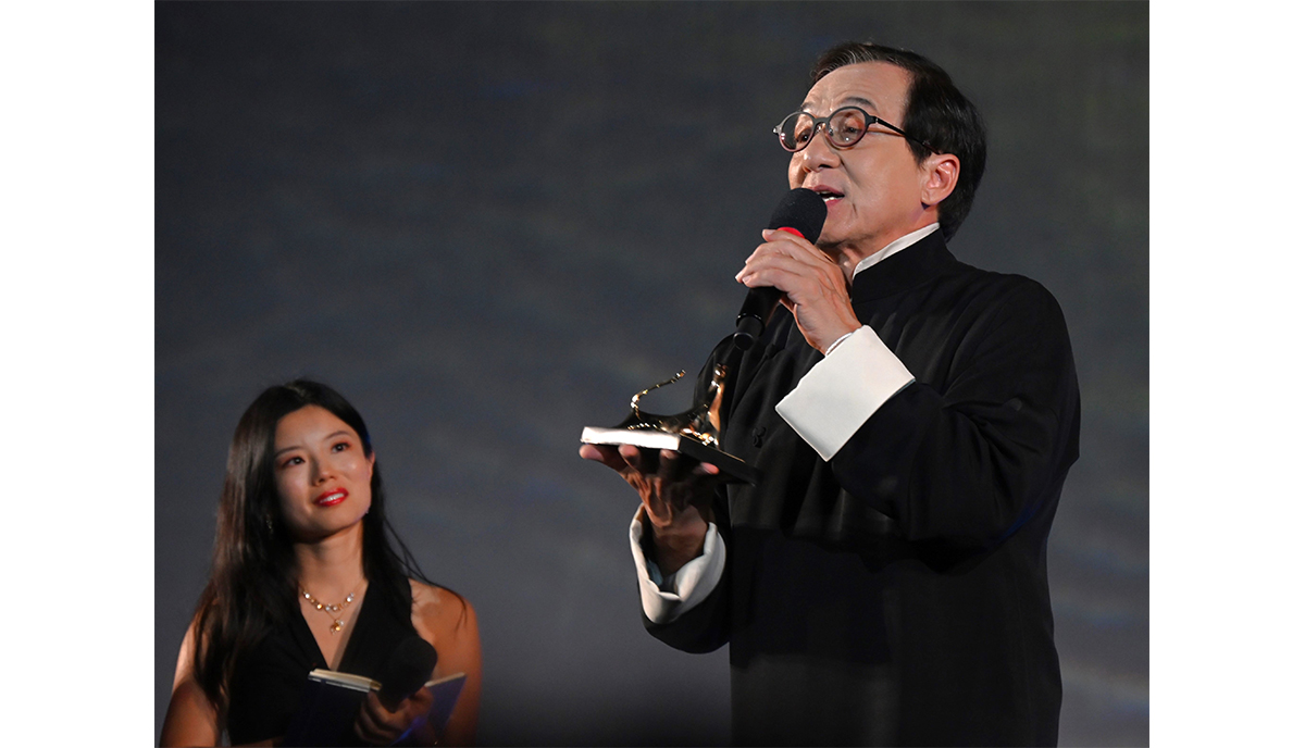 Jackie Chan riceve Pardo alla Carriera al Locarno78 Jackie Chan riceve Pardo alla Carriera al Locarno78
