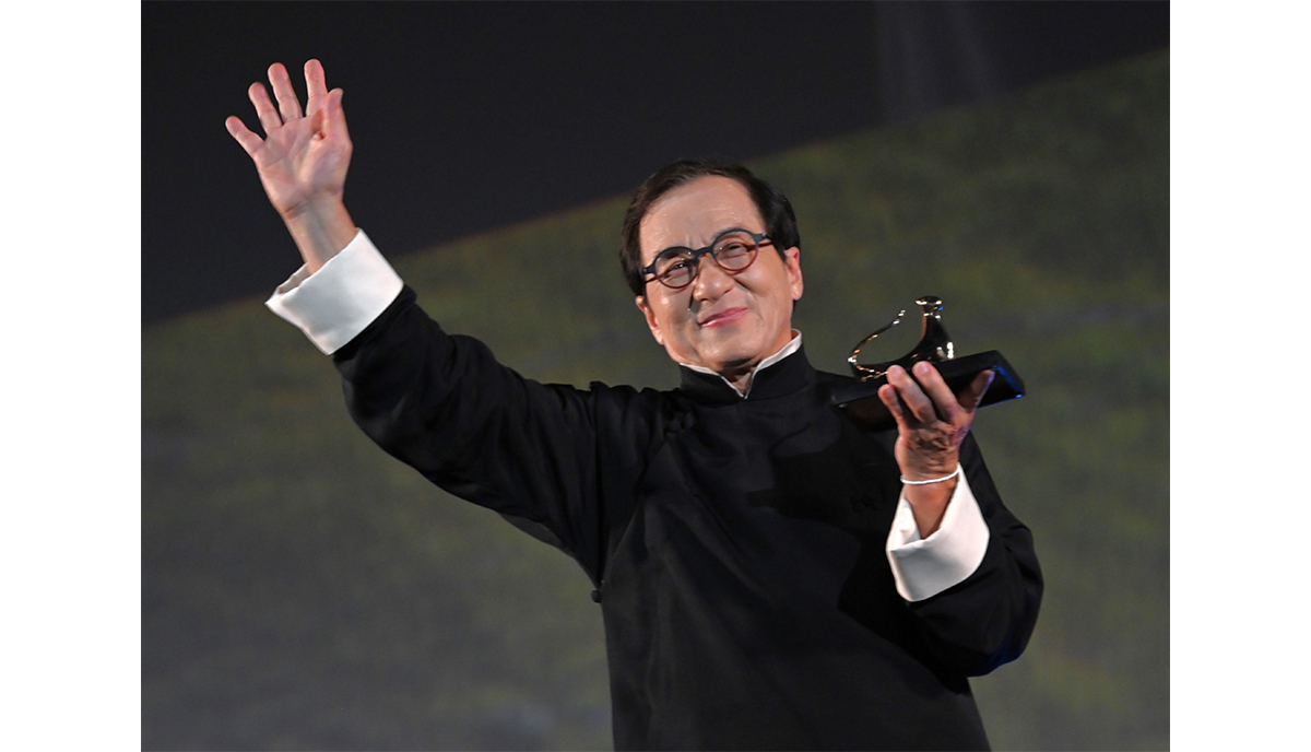 Jackie Chan riceve Pardo alla Carriera al Locarno78 Jackie Chan riceve Pardo alla Carriera al Locarno78