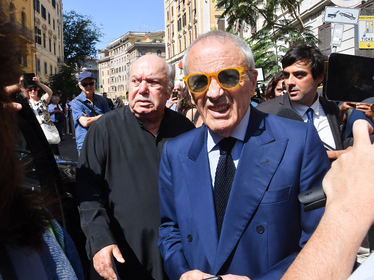 Da Mara Venier a Fiorello, l’ultimo saluto a Pippo Baudo. L’ad Rai Rossi: “Stiamo valutando di dedicargli il Teatro delle Vittorie”