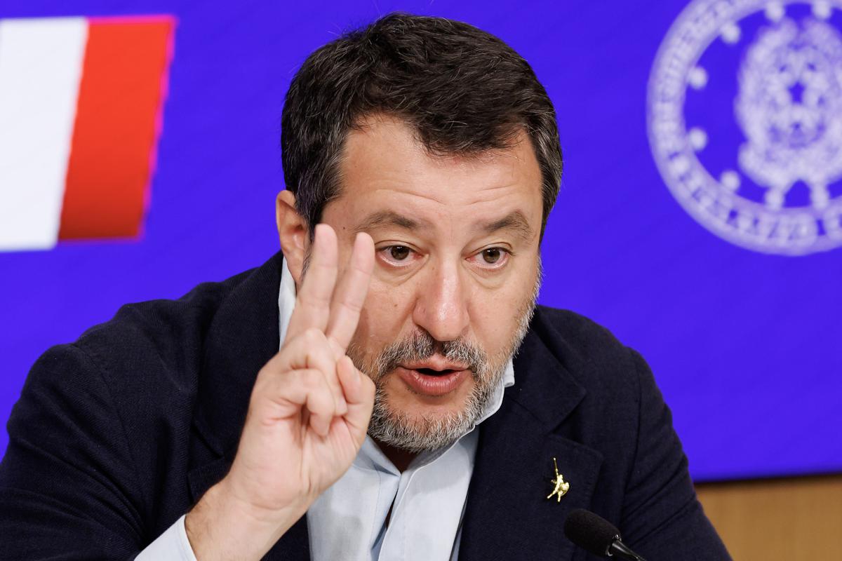 Vaccini, Salvini contro Schillaci: “Commissione azzerata? Nel ministero qualcosa non va” Vaccini, Salvini contro Schillaci: “Commissione azzerata? Nel ministero qualcosa non va”