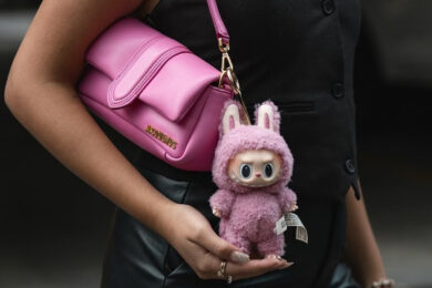 La Labubu mania fa volare Pop Mart: utile netto a +396%, i ricavi schizzano a +204%. Superati Hasbro e Mattel