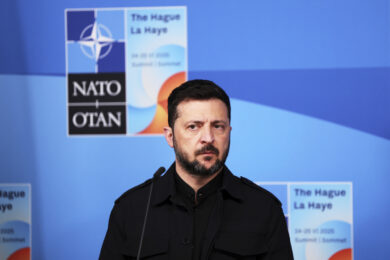 Guerra, altro che pace: pioggia di missili e droni sull’Ucraina. Zelensky: “Incontro con Putin? Possibile in Svizzera, Austria o Turchia”