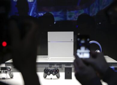 Neanche la PlayStation è salva dai dazi, rincari record per la PS5: ecco quanto costa ora