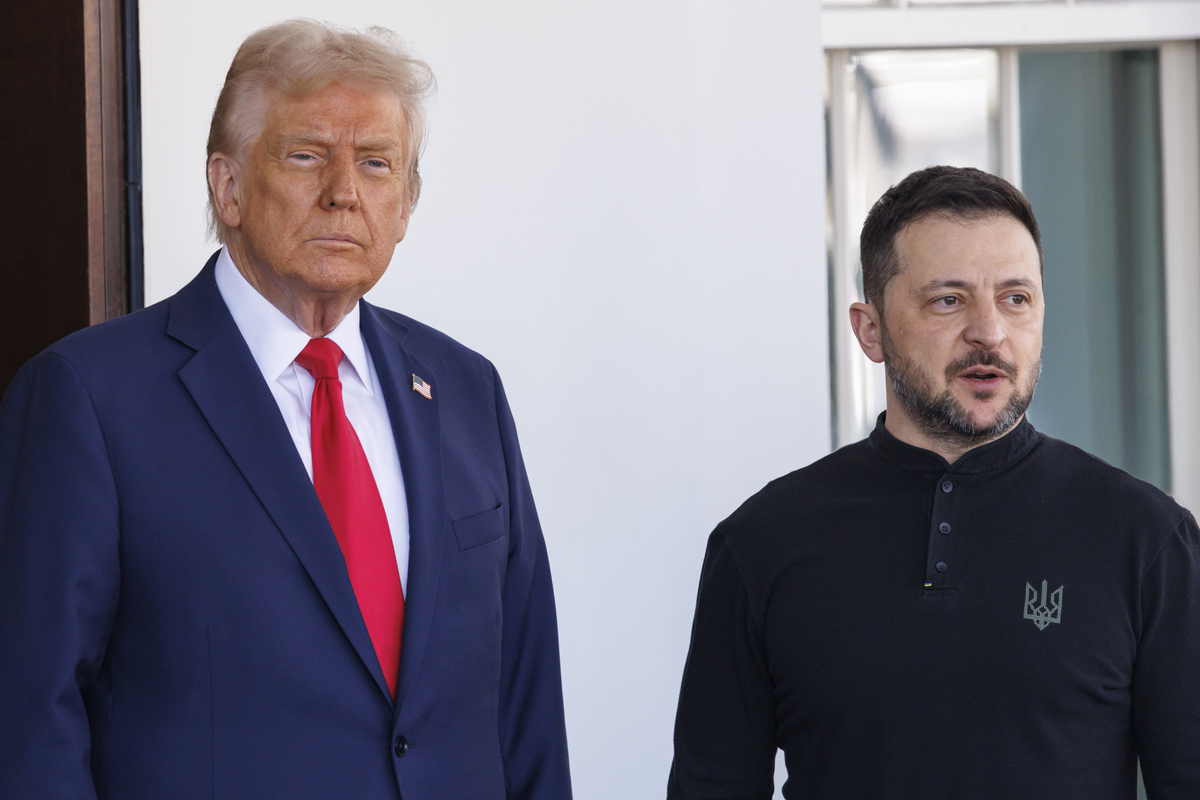 Ucraina, Trump: “Preferirei non mediare l’incontro tra Putin e Zelensky. Darò allo zar altre due settimane di tempo” Ucraina, Trump: “Preferirei non mediare l’incontro tra Putin e Zelensky. Darò allo zar altre due settimane di tempo”