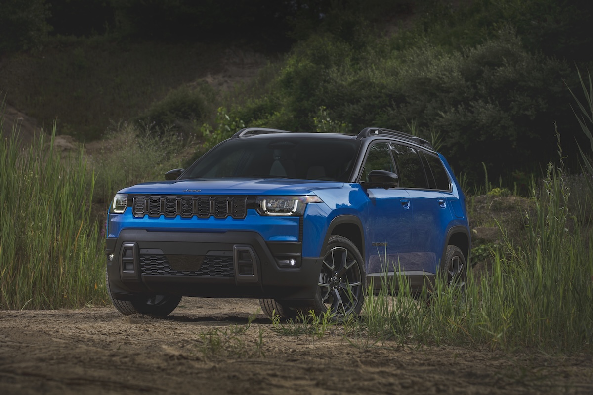 Jeep Cherokee 2026 debutta a Brooklyn con stile, tecnologia e ibrido turbo Jeep Cherokee 2026 debutta a Brooklyn con stile, tecnologia e ibrido turbo