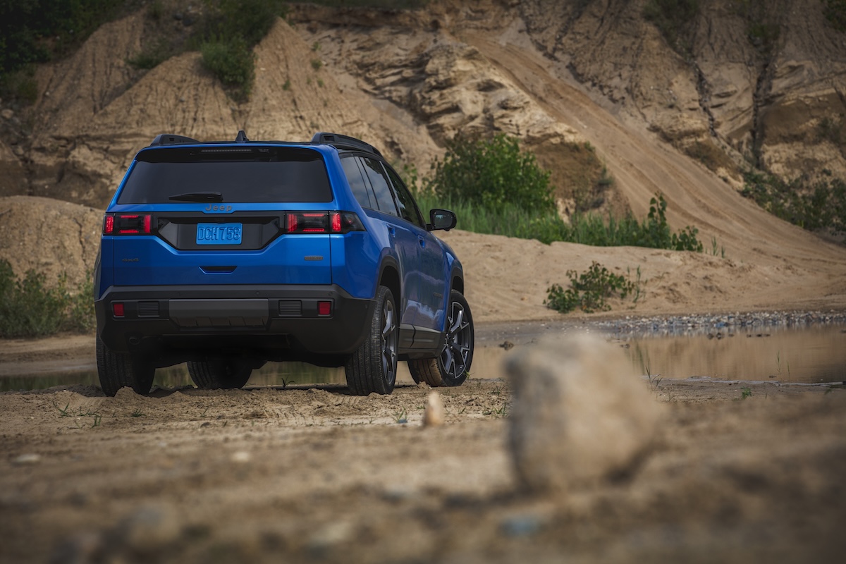 Jeep Cherokee 2026 debutta a Brooklyn con stile, tecnologia e ibrido turbo Jeep Cherokee 2026 debutta a Brooklyn con stile, tecnologia e ibrido turbo